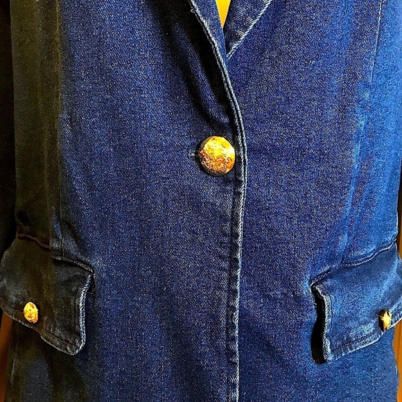 NWOT STRETCH DENIM CLASSIC BLAZER. GOLD BUTTONS, FITS LIKE A L, DARK WASH - Picture 3 of 6